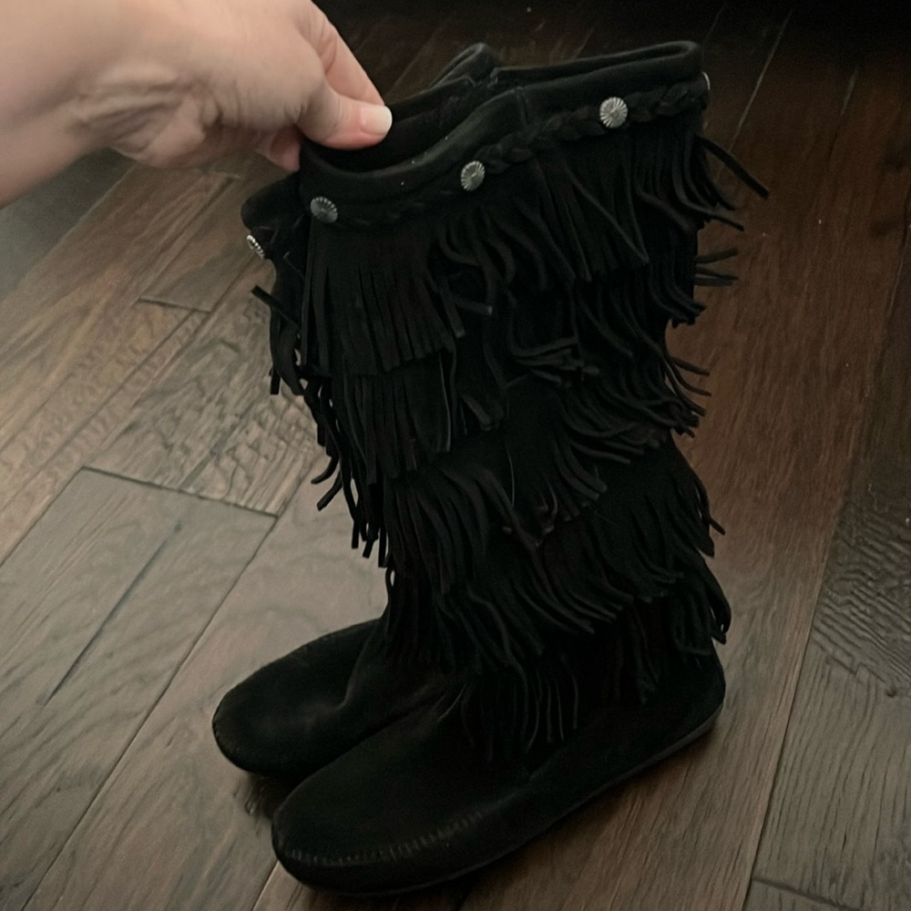 Minnetonka fringe size 10 boots
